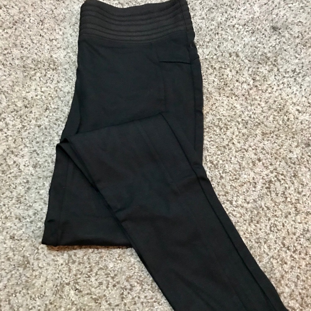Black yoga pants